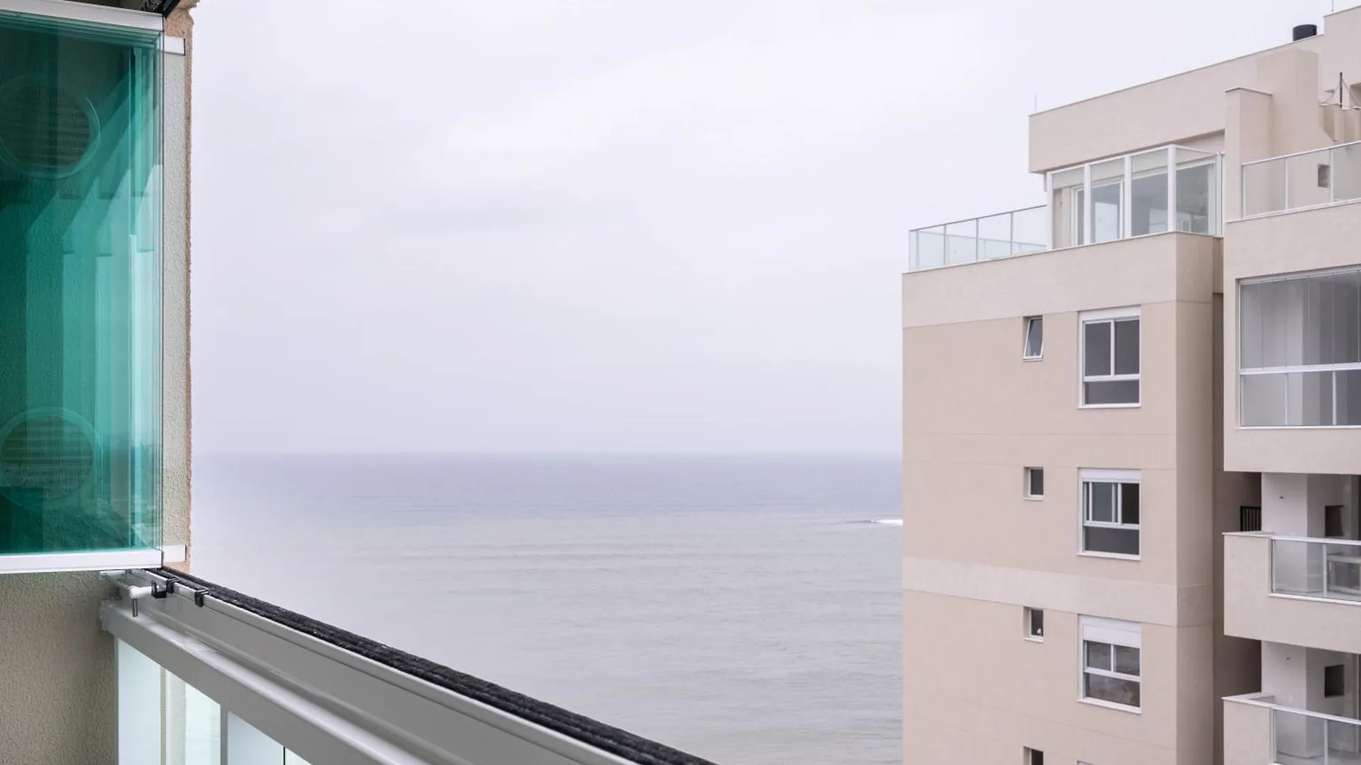 Apartamento Em Condominio Home Club, Ar-Condicionado, Cozinha Completa, Piscina E Jacuzzi Aquecida, Sauna, Academia, Quadra De Esportes Playground Infantil, Salao De Jogos A 40M Da Praia E 15Min Do Beto Carreiro Piçarras 0*,  Brazilië