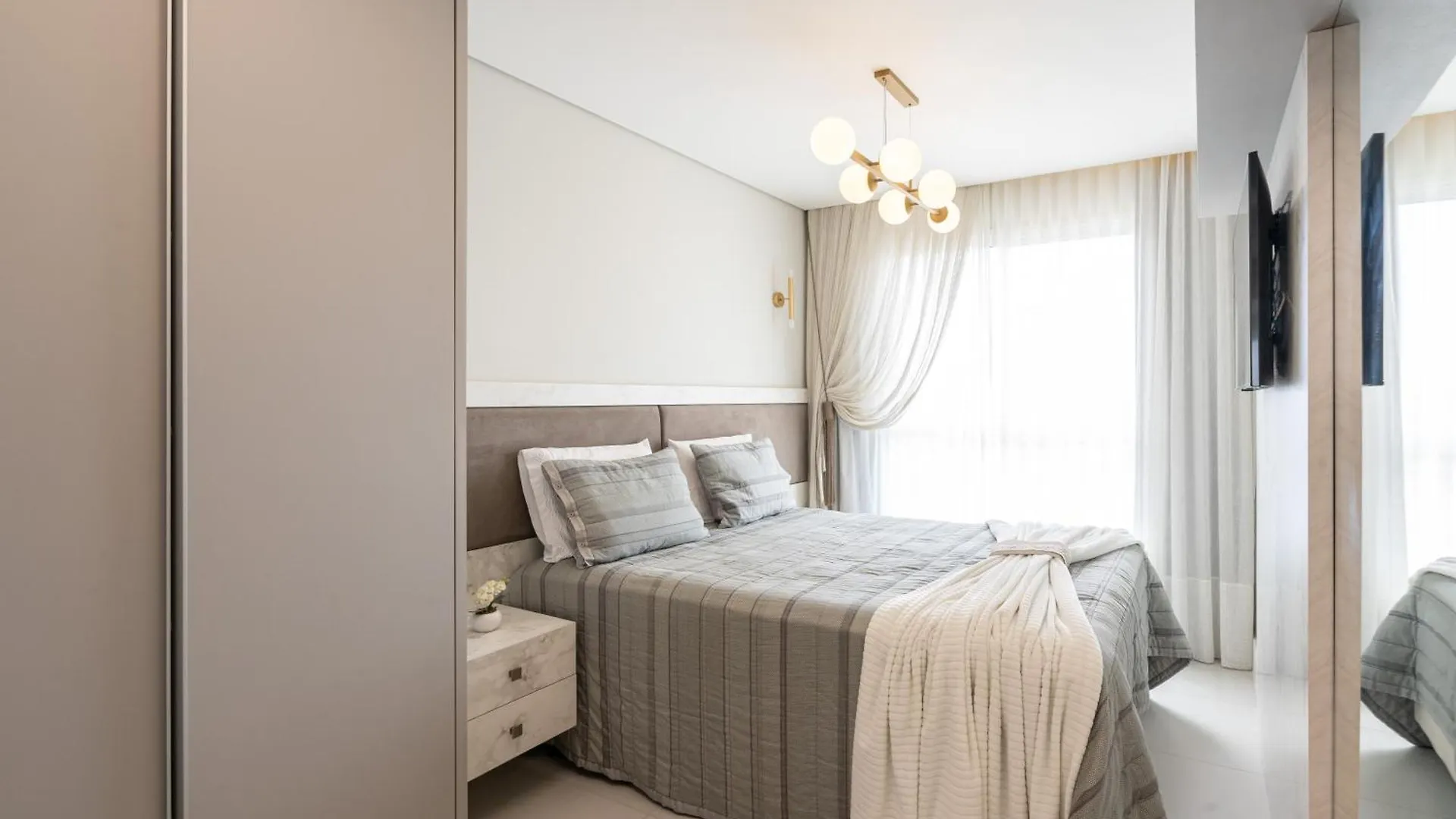 Apartamento Em Condominio Home Club, Ar-Condicionado, Cozinha Completa, Piscina E Jacuzzi Aquecida, Sauna, Academia, Quadra De Esportes Playground Infantil, Salao De Jogos A 40M Da Praia E 15Min Do Beto Carreiro Piçarras