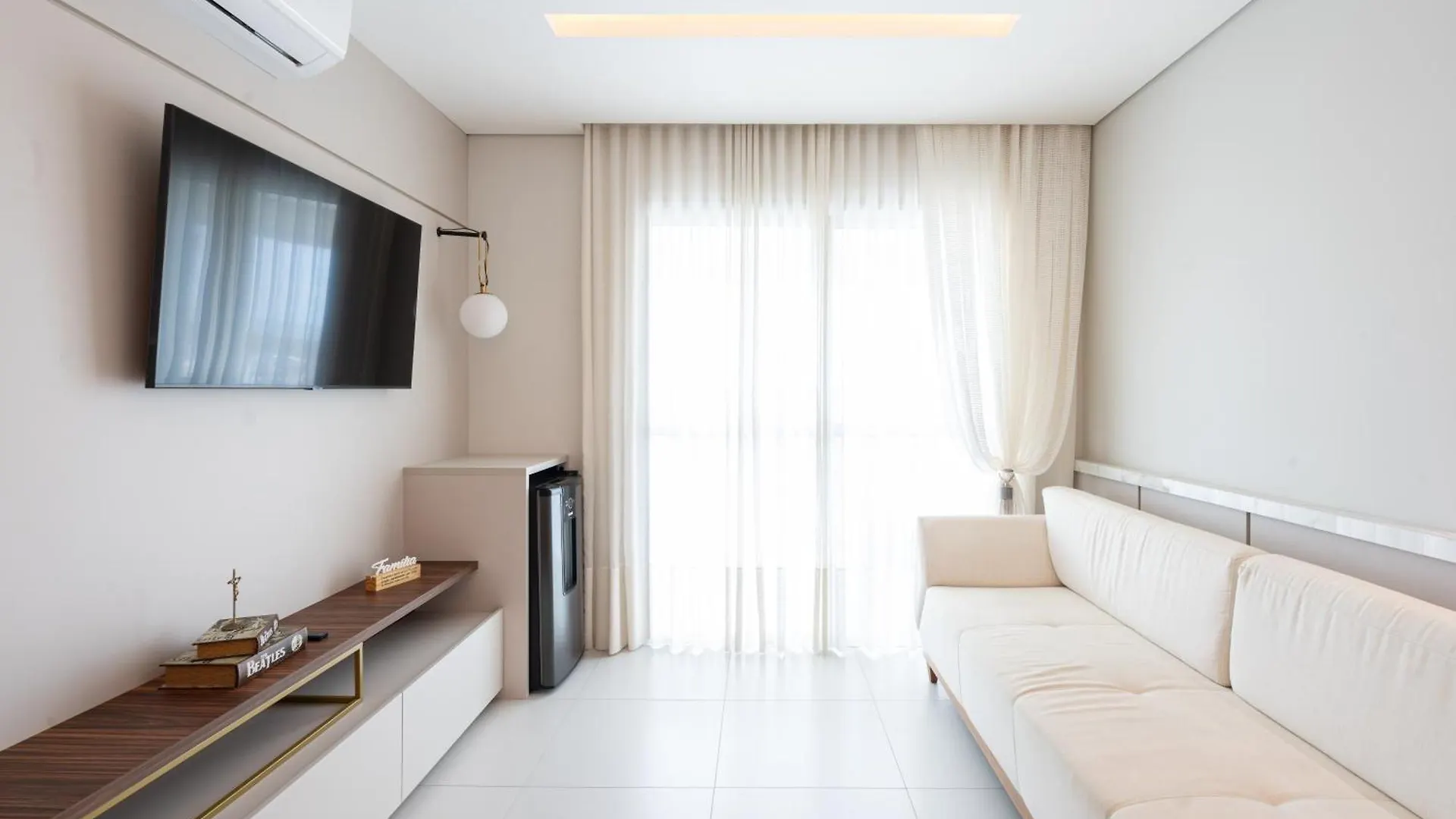 Apartamento Em Condominio Home Club, Ar-Condicionado, Cozinha Completa, Piscina E Jacuzzi Aquecida, Sauna, Academia, Quadra De Esportes Playground Infantil, Salao De Jogos A 40M Da Praia E 15Min Do Beto Carreiro Piçarras 0*,  Brazilië