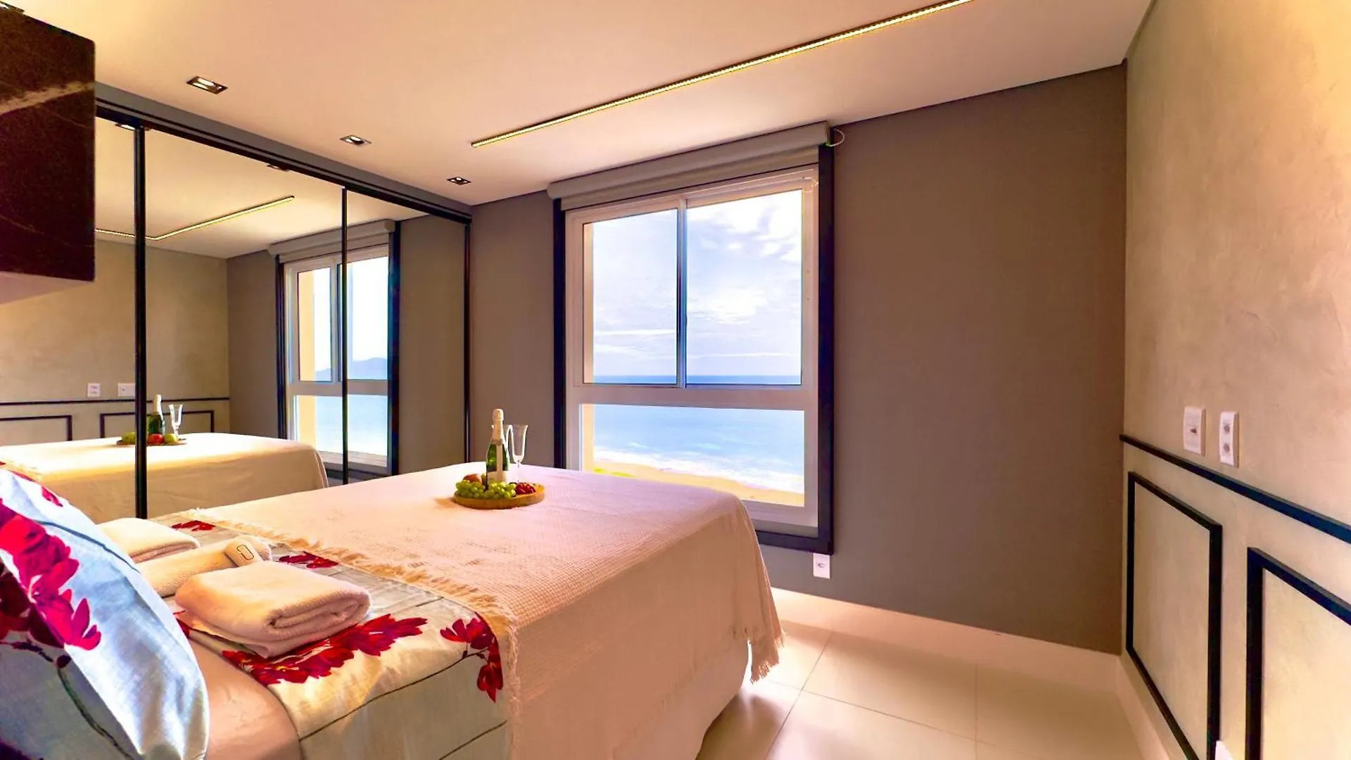 Apartamento Em Condominio Home Club, Ar-Condicionado, Cozinha Completa, Piscina E Jacuzzi Aquecida, Sauna, Academia, Quadra De Esportes Playground Infantil, Salao De Jogos A 40M Da Praia E 15Min Do Beto Carreiro Piçarras