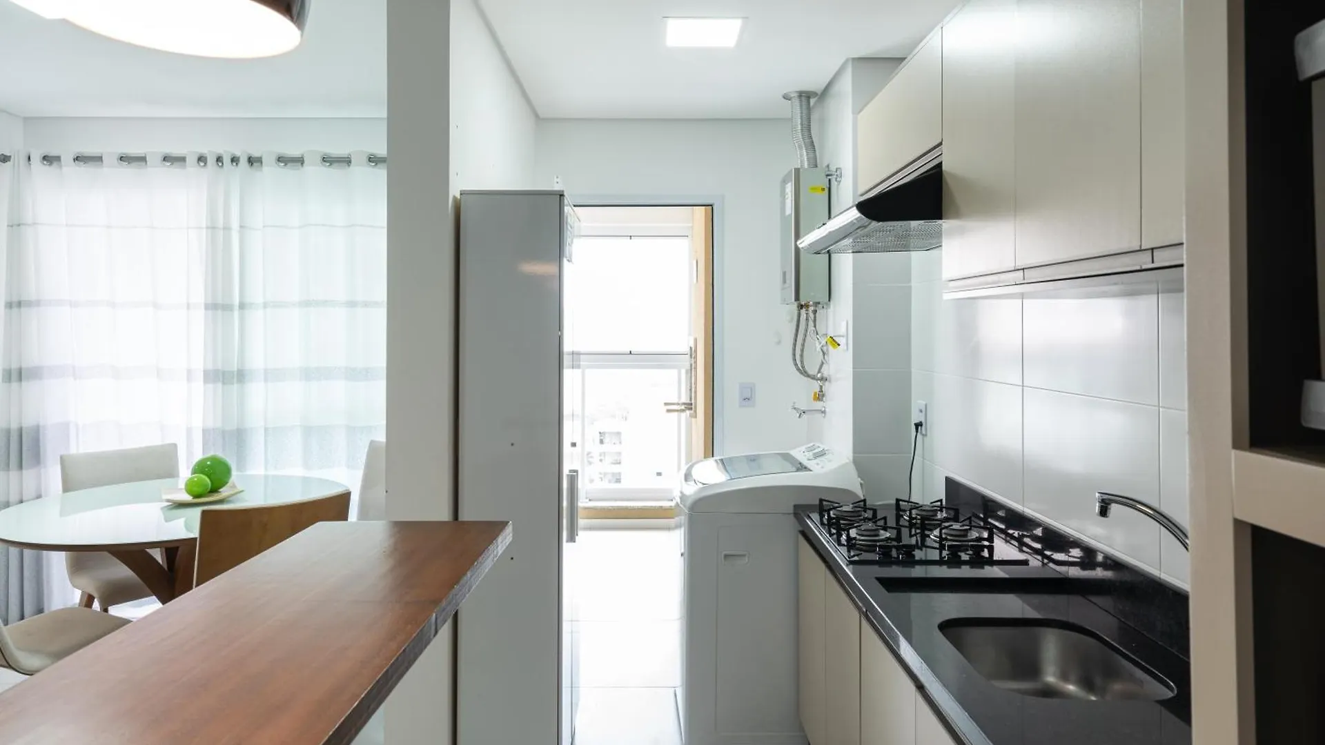 Apartamento Em Condominio Home Club, Ar-Condicionado, Cozinha Completa, Piscina E Jacuzzi Aquecida, Sauna, Academia, Quadra De Esportes Playground Infantil, Salao De Jogos A 40M Da Praia E 15Min Do Beto Carreiro Piçarras 0*,